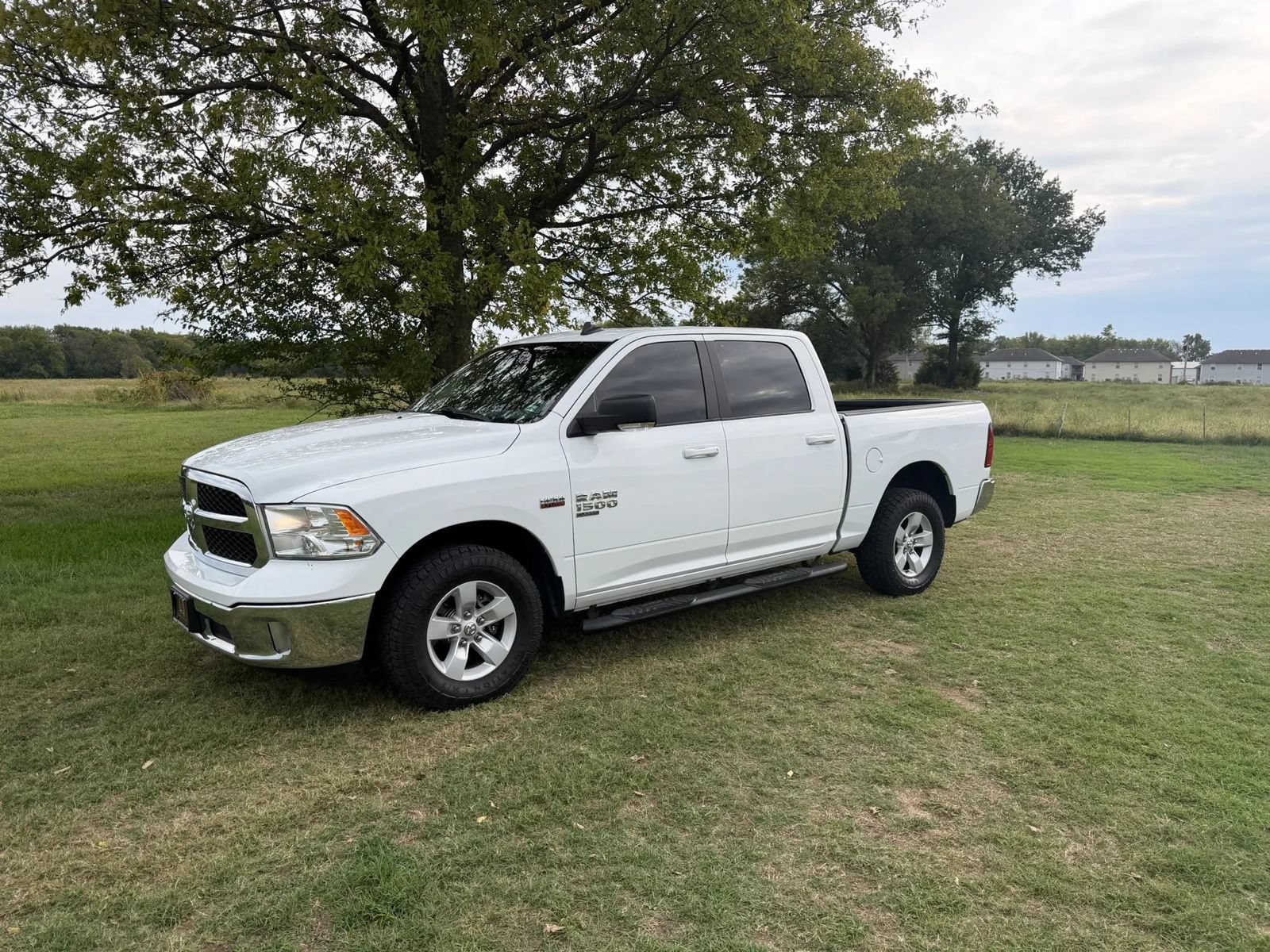 Used 2020 RAM 1500 Classic SLT w/ Luxury Group AWD/4WD image 1