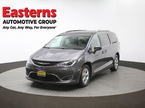 Used 2017 Chrysler Pacifica Touring-L Plus w/ Advanced Safetytec Group FWD image 57