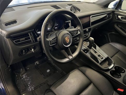Certified 2023 Porsche Macan S image 4