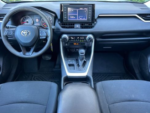 Used 2019 Toyota RAV4 LE FWD image 3