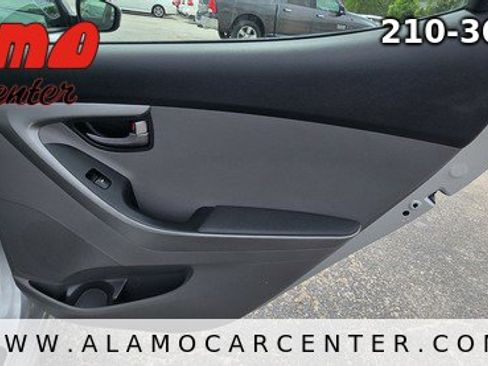 Used 2014 Hyundai Elantra SE image 20
