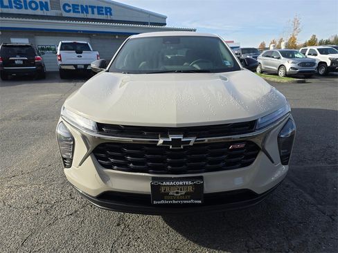 New 2026 Chevrolet Trax RS w/ Sunroof Package image 9