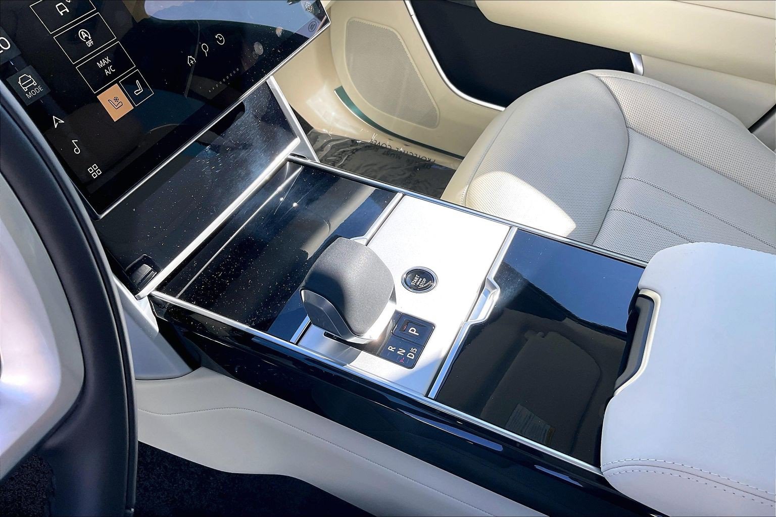 New 2026 Land Rover Range Rover SE AWD/4WD image 13