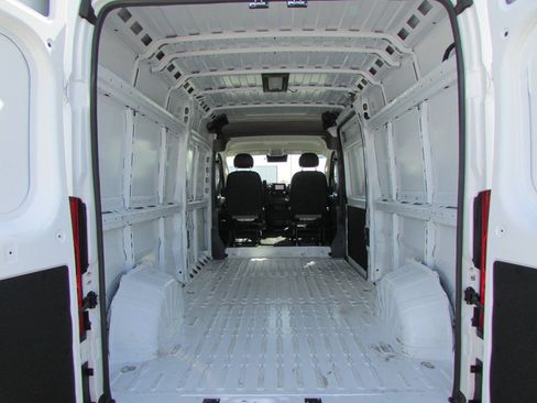 Used 2026 RAM ProMaster 2500 w/ Convenience Group FWD image 28