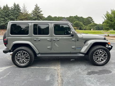 Used 2023 Jeep Wrangler Unlimited Sahara AWD/4WD image 23