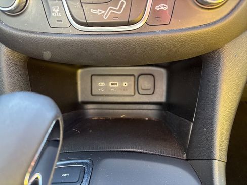 Used 2023 Chevrolet Equinox LT image 30