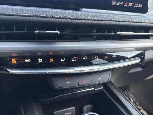 Used 2025 Cadillac XT4 Premium Luxury FWD image 26