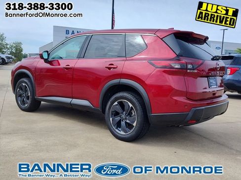 Used 2024 Nissan Rogue SV image 4