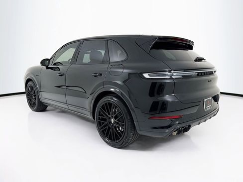Certified 2026 Porsche Cayenne Turbo AWD/4WD image 3