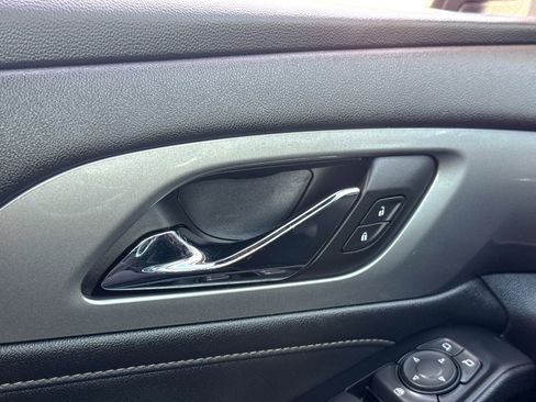 Used 2023 Chevrolet Traverse LT image 33