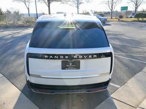 Used 2025 Land Rover Range Rover Long Wheelbase Autobiography image 6