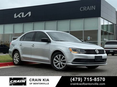 Used 2015 Volkswagen Jetta SE FWD image 1