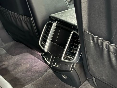 Used 2018 Porsche Cayenne Platinum Edition image 33