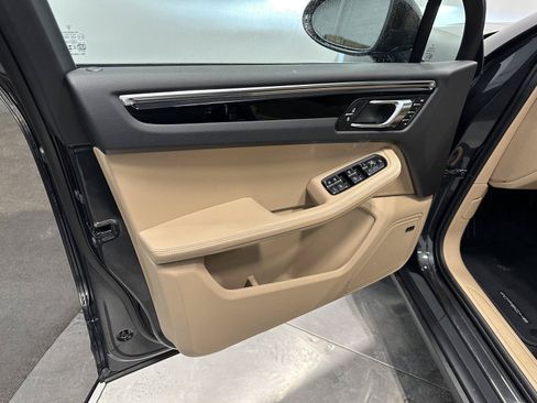 Certified 2026 Porsche Macan AWD/4WD image 15
