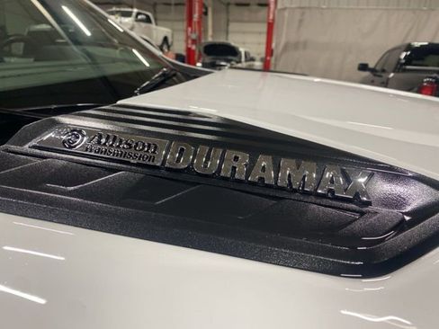 Used 2024 Chevrolet Silverado 2500 LT w/ Convenience Package image 3