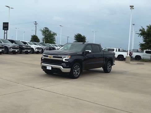 Used 2023 Chevrolet Silverado 1500 LT AWD/4WD image 5