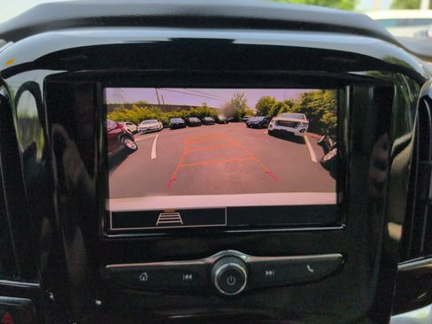 Used 2023 Chevrolet Traverse LS image 33