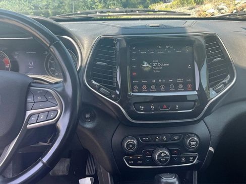 Used 2021 Jeep Cherokee Limited image 24