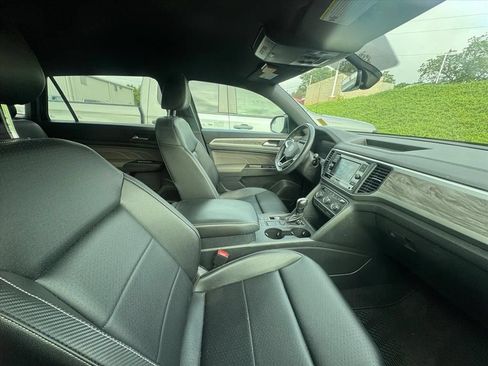 Used 2022 Volkswagen Atlas Cross Sport SE FWD image 3