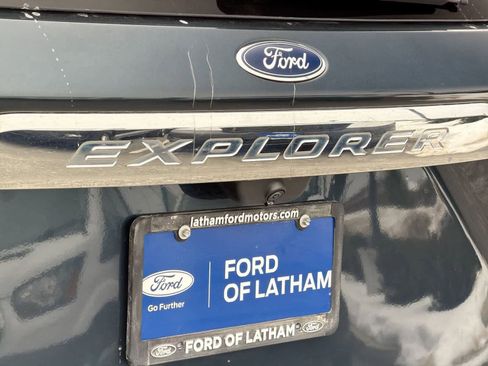 Certified 2022 Ford Explorer XLT image 13