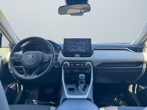 Used 2022 Toyota RAV4 XLE w/ Convenience Package FWD image 10