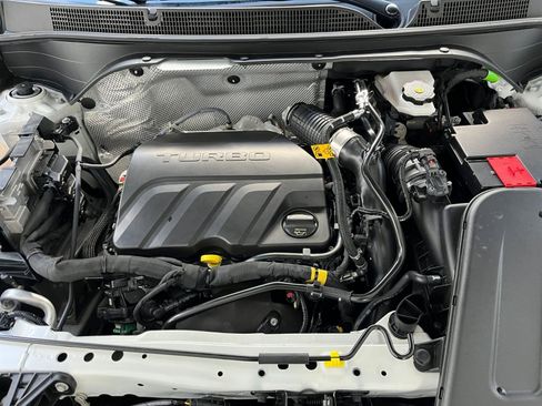 Used 2025 Buick Envista Sport Touring image 32