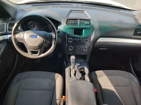 Used 2016 Ford Explorer XLT image 12