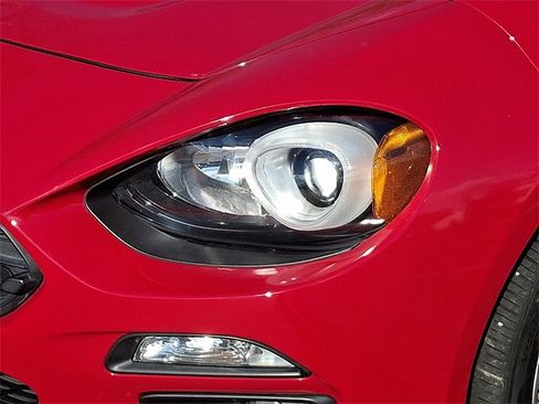 Used 2019 FIAT 124 Spider Lusso w/ Navigation & Sound Group image 9