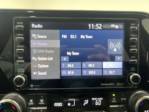 Used 2022 Toyota Highlander XLE image 12