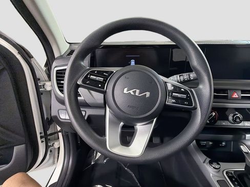 Used 2024 Kia Seltos LX AWD/4WD image 14