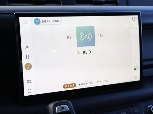 Certified 2023 Land Rover Defender 110 V8 image 19