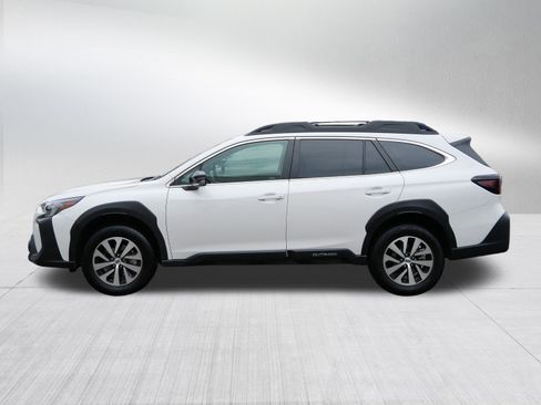 Used 2024 Subaru Outback Premium image 4