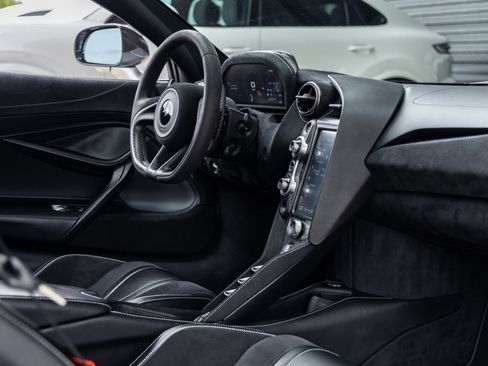 Used 2020 McLaren 720S Spider image 43