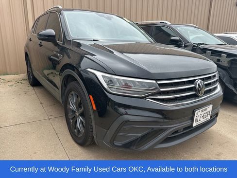 Used 2022 Volkswagen Tiguan SE w/ Panoramic Sunroof Package FWD image 1