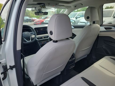 New 2026 Volkswagen Taos SE FWD image 12