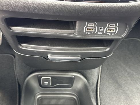 Used 2025 Chrysler Pacifica Select FWD image 29