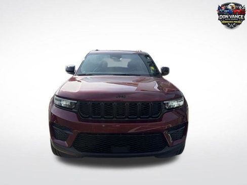 Certified 2025 Jeep Grand Cherokee Altitude image 8