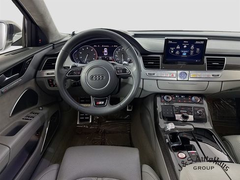 Used 2015 Audi S8 image 28