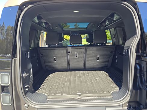 New 2026 Land Rover Defender 110 S image 12