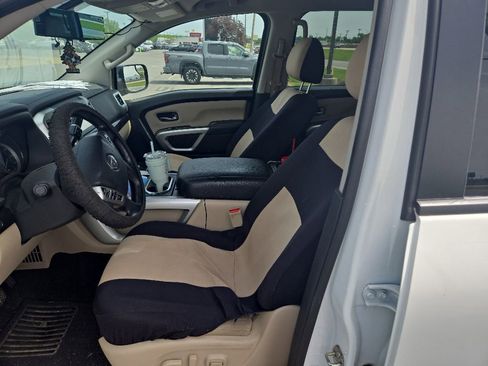 Used 2018 Nissan Titan SV w/ SV Convenience Package RWD image 5