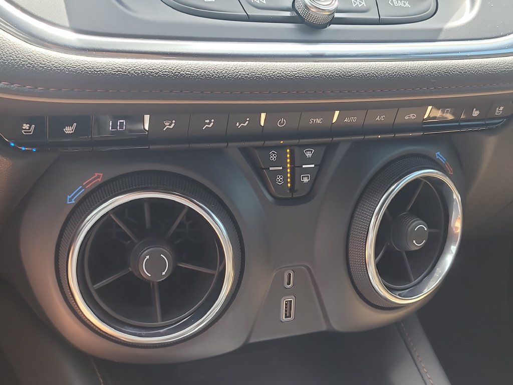 Used 2019 Chevrolet Blazer Premier w/ Driver Confidence II Package FWD image 25