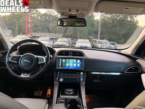 Used 2017 Jaguar F-PACE R-Sport AWD/4WD image 15