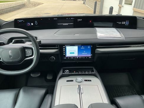 Used 2025 Lincoln Navigator L Reserve w/ Jet Appearance Package AWD/4WD image 12