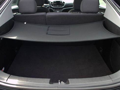 Used 2017 Chevrolet Volt LT w/ Comfort Package image 5