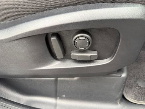 Used 2025 Land Rover Defender 110 S image 47