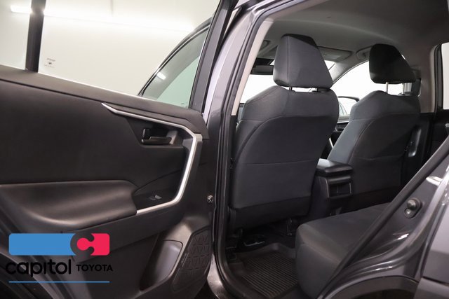 Certified 2021 Toyota RAV4 LE AWD/4WD image 28