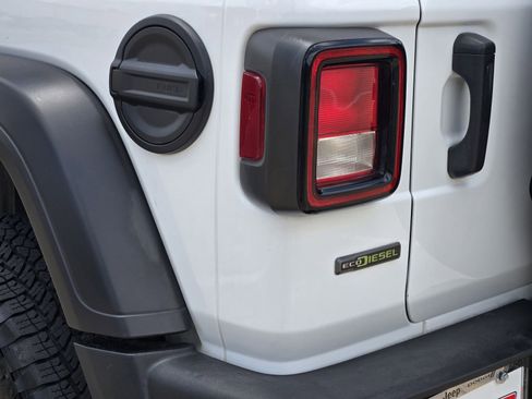 Used 2023 Jeep Wrangler Unlimited Sport AWD/4WD image 14