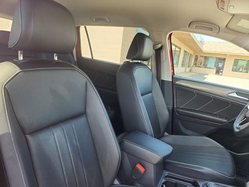 Used 2022 Volkswagen Tiguan SE AWD/4WD image 32