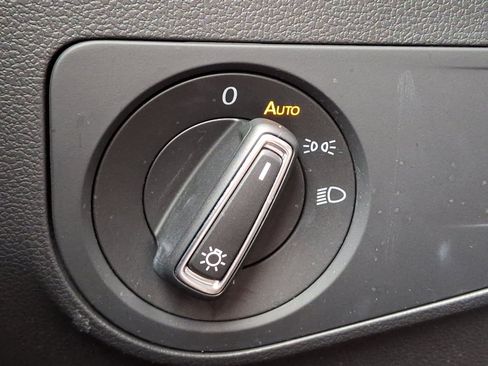 Certified 2022 Volkswagen Tiguan SE image 24