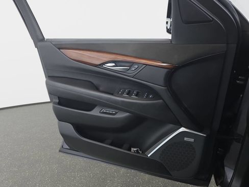 Used 2016 Cadillac Escalade Luxury AWD/4WD image 29